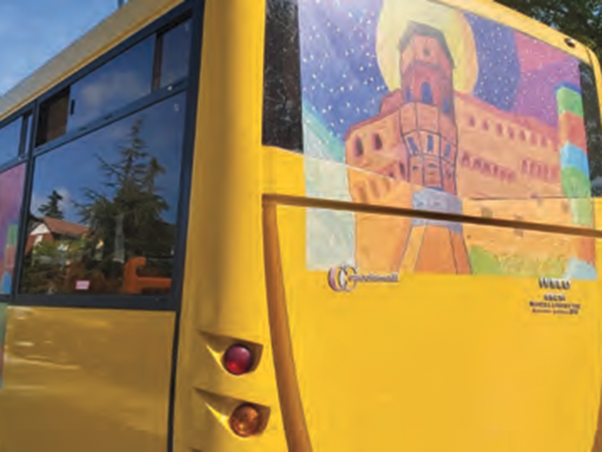 Uno scuolabus in servizio Uno scuolabus in servizio